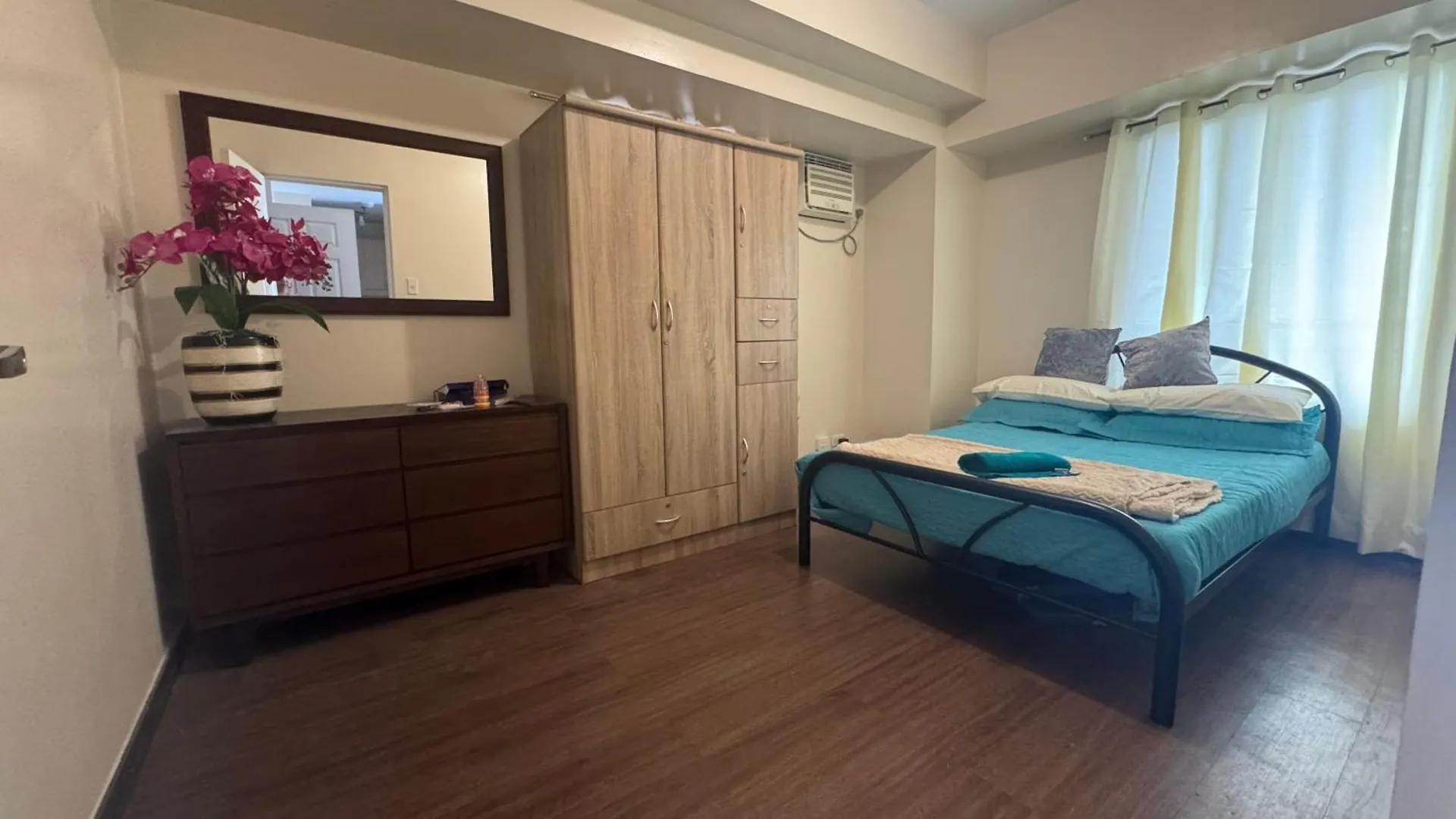Hotel apartamentowy Lasuitez 2510 I Breathtaking 360 Skyline Views Manila
