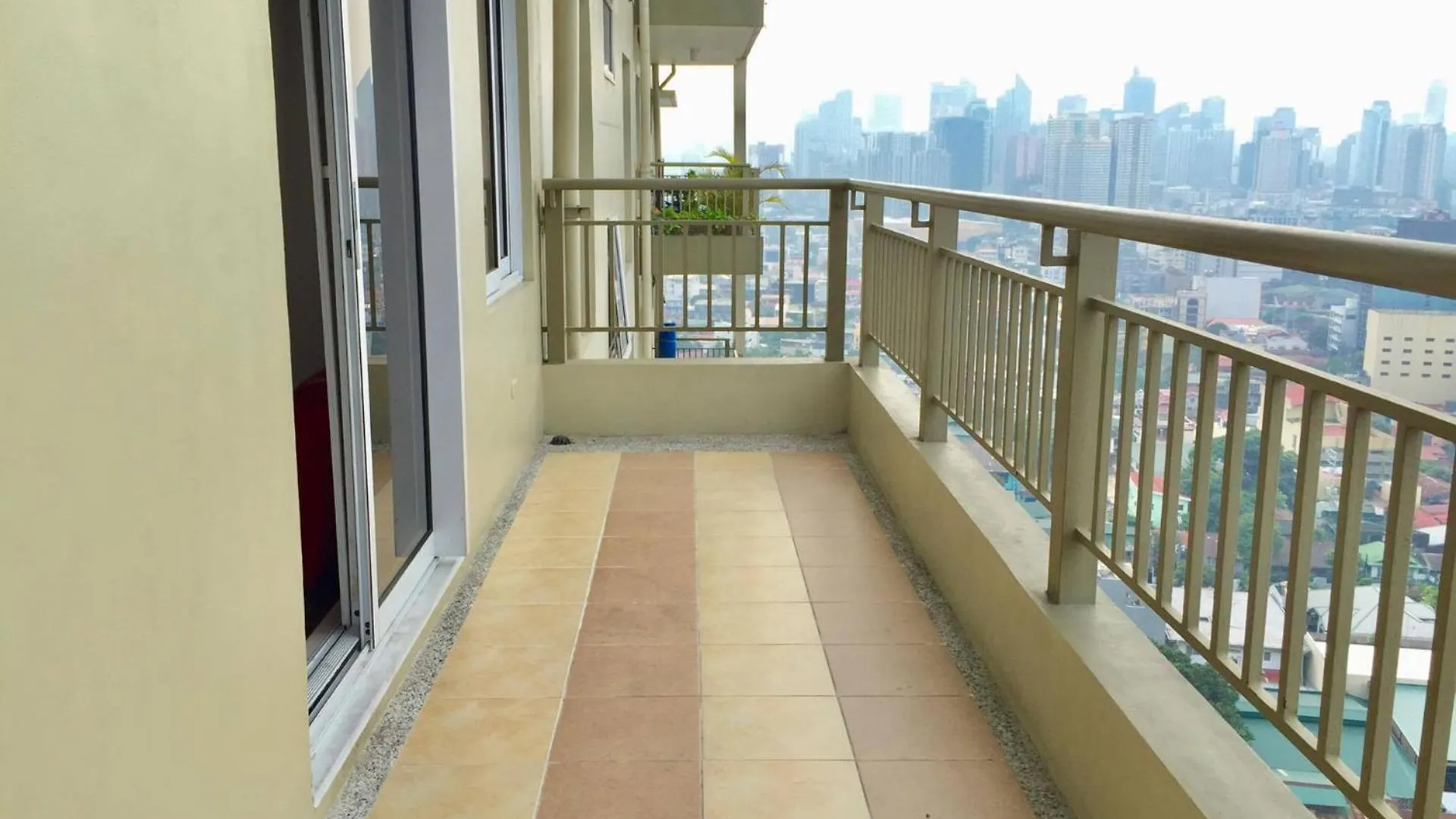 Lasuitez 2510 I Breathtaking 360 Skyline Views Pasay 0*,  Philippines