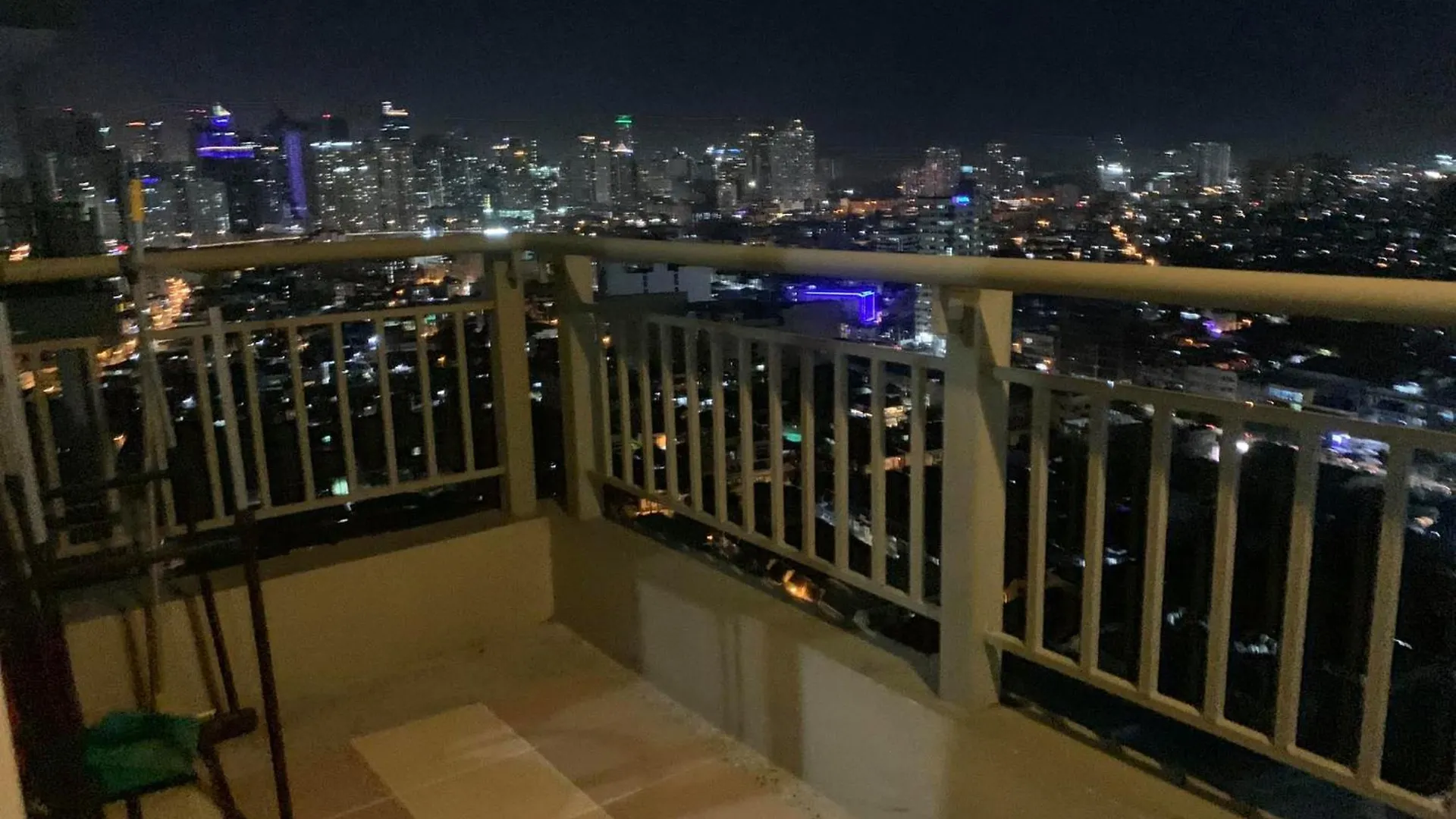 Lasuitez 2510 I Breathtaking 360 Skyline Views Manila Filipiny