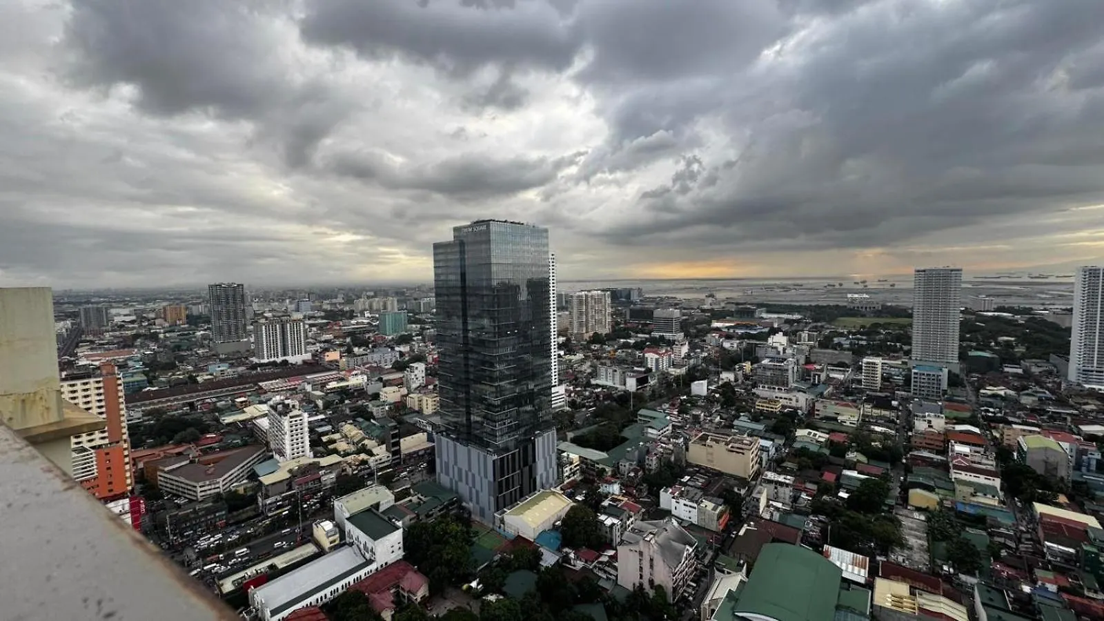 Lasuitez 2510 I Breathtaking 360 Skyline Views Pasay
