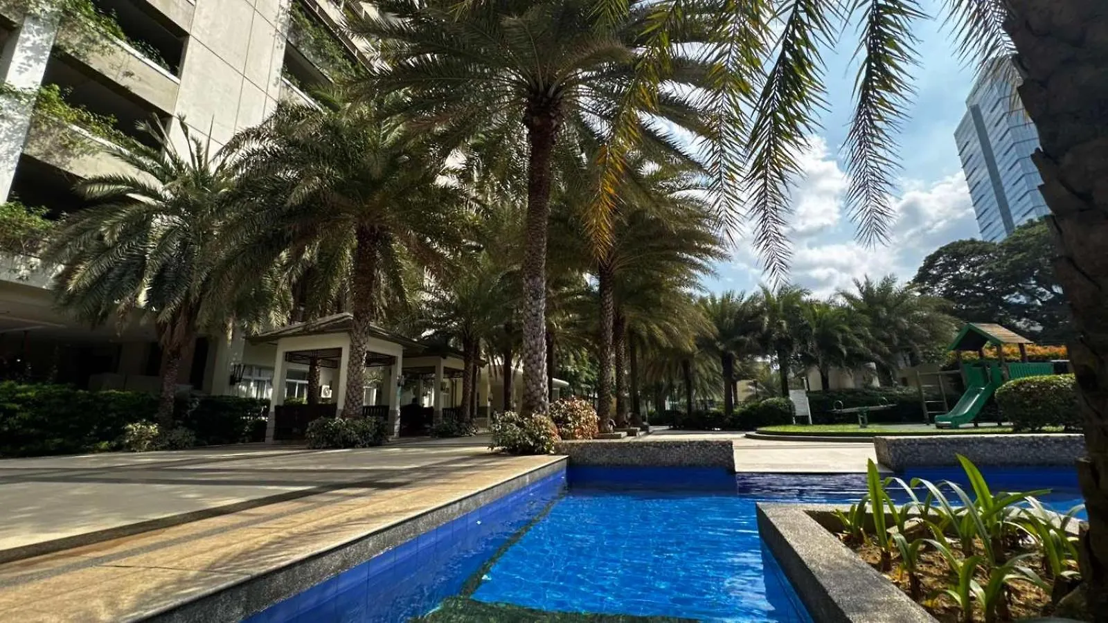 Hotel apartamentowy Lasuitez 2510 I Breathtaking 360 Skyline Views Manila