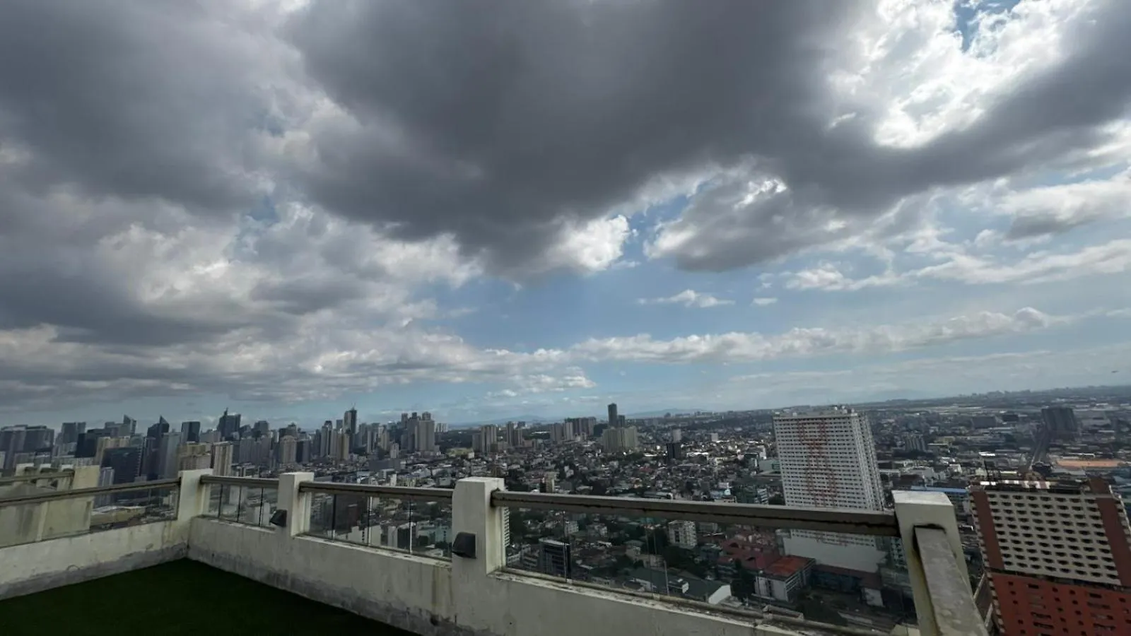 Hotel apartamentowy Lasuitez 2510 I Breathtaking 360 Skyline Views Manila Filipiny
