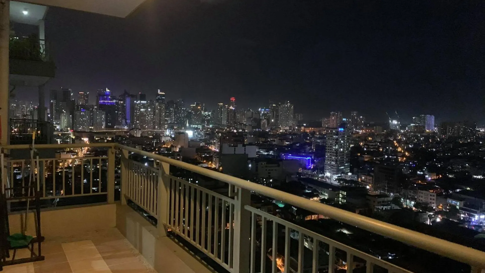 Lasuitez 2510 I Breathtaking 360 Skyline Views location